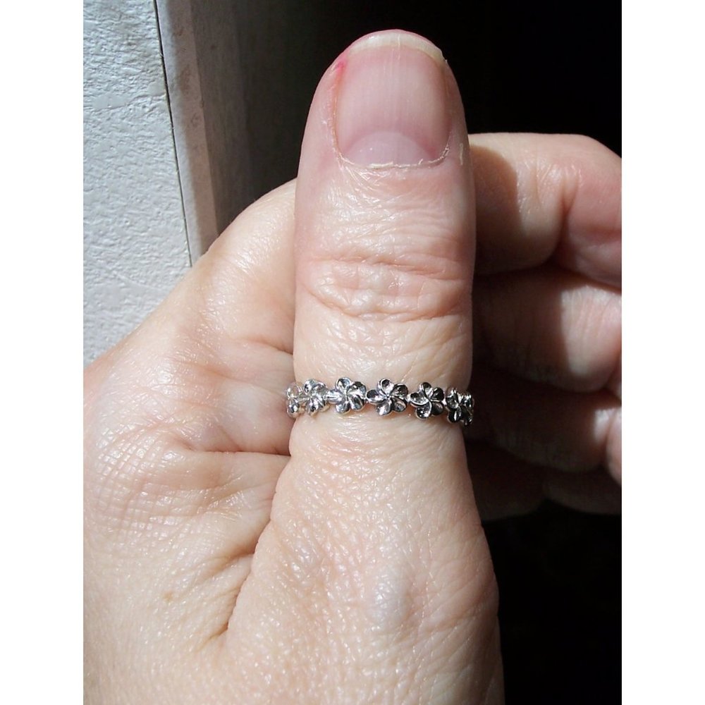 Hawaiian Plumeria Flower Eternity Band Ring 4.2 mm 925 Sterling Silver - Picture 6 of 16
